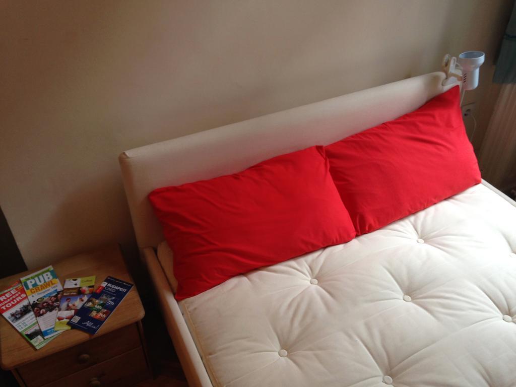 Yolo Hostel Budapeste Quarto foto
