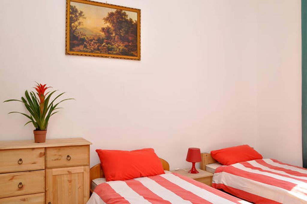 Yolo Hostel Budapeste Quarto foto