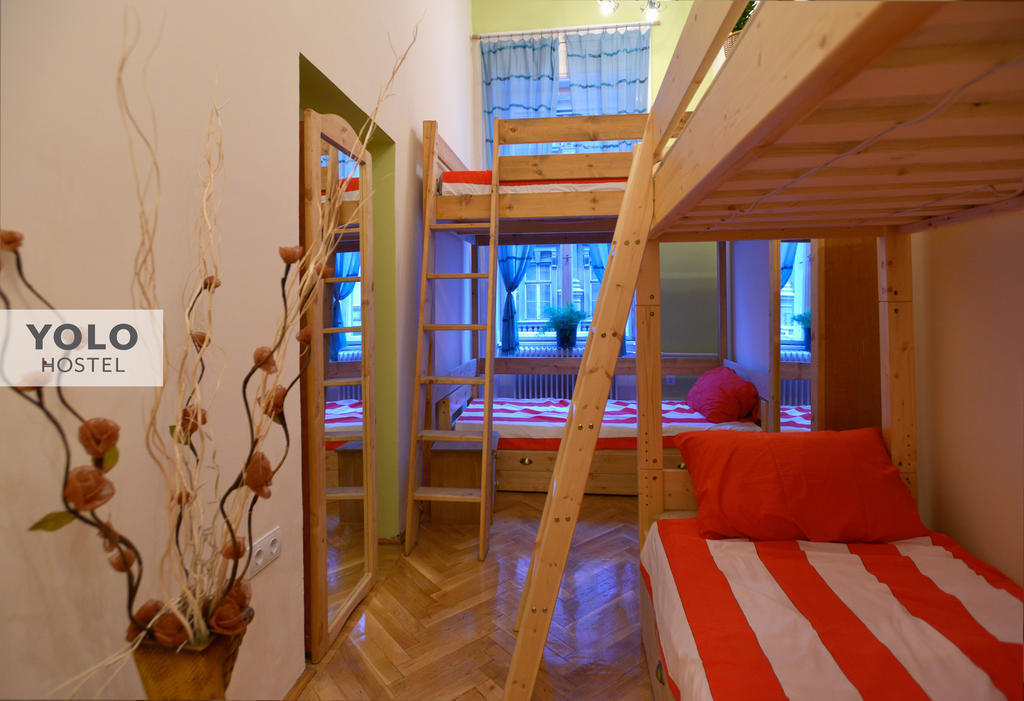 Yolo Hostel Budapeste Exterior foto
